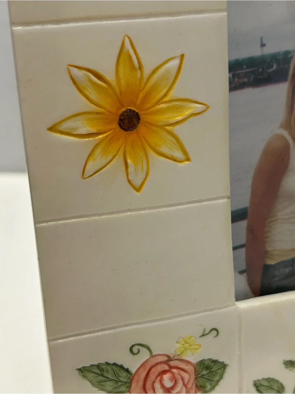 Vintage Photo Frame Friends Floral & Butterfly Carved Design 4 x 6”